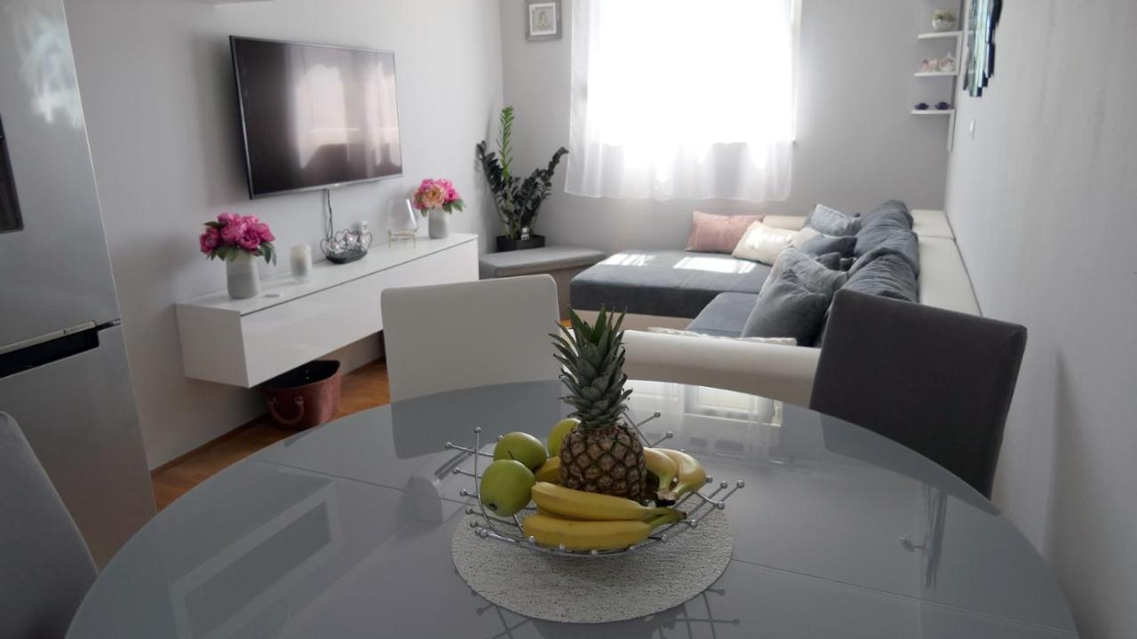 Apartman *SANJA* Omiš Apartment Bagian luar foto