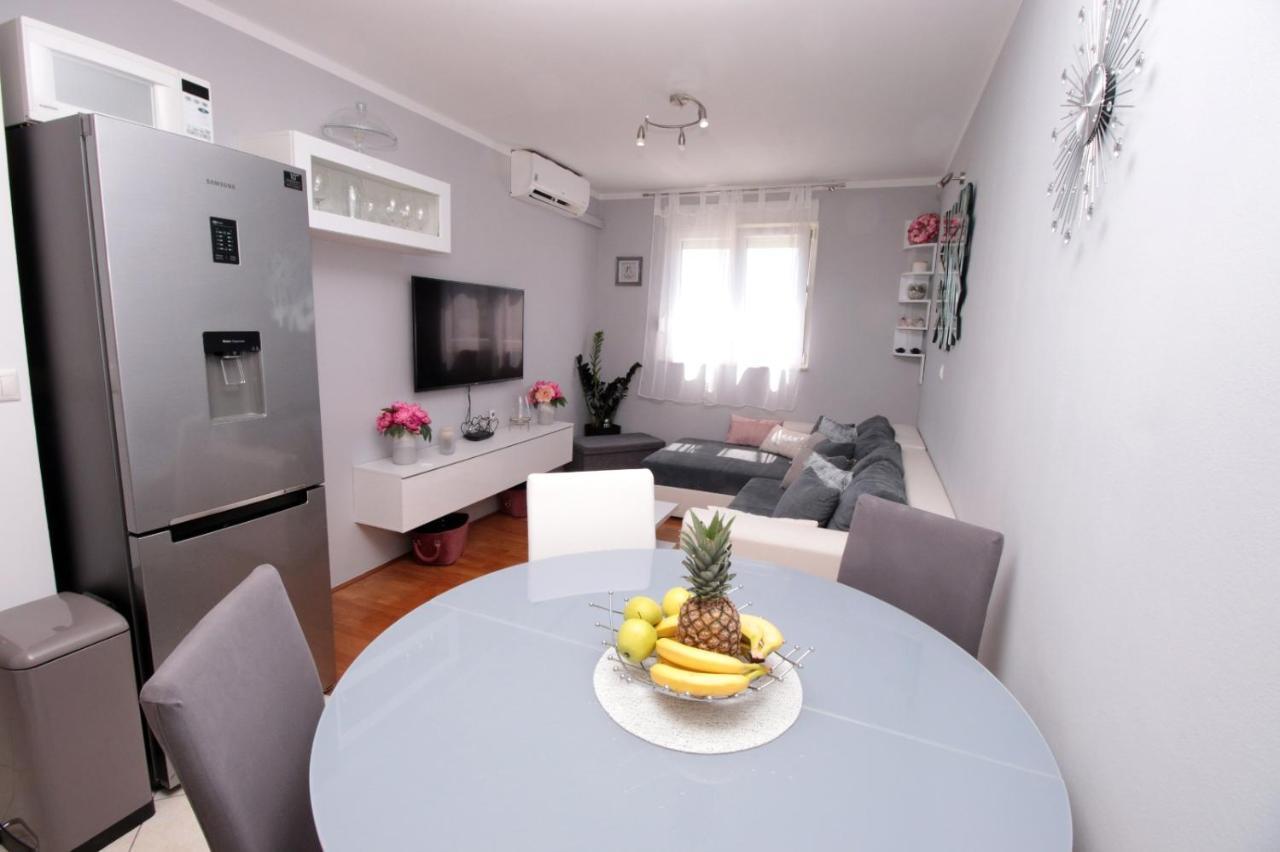 Apartman *SANJA* Omiš Apartment Bagian luar foto