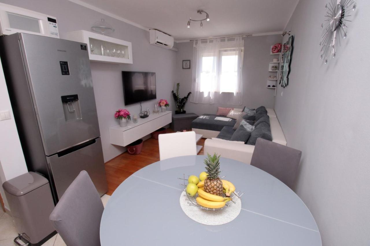 Apartman *SANJA* Omiš Apartment Bagian luar foto